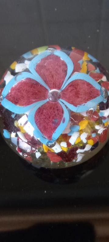 Paperweight van Murano. Retro  beschikbaar voor biedingen
