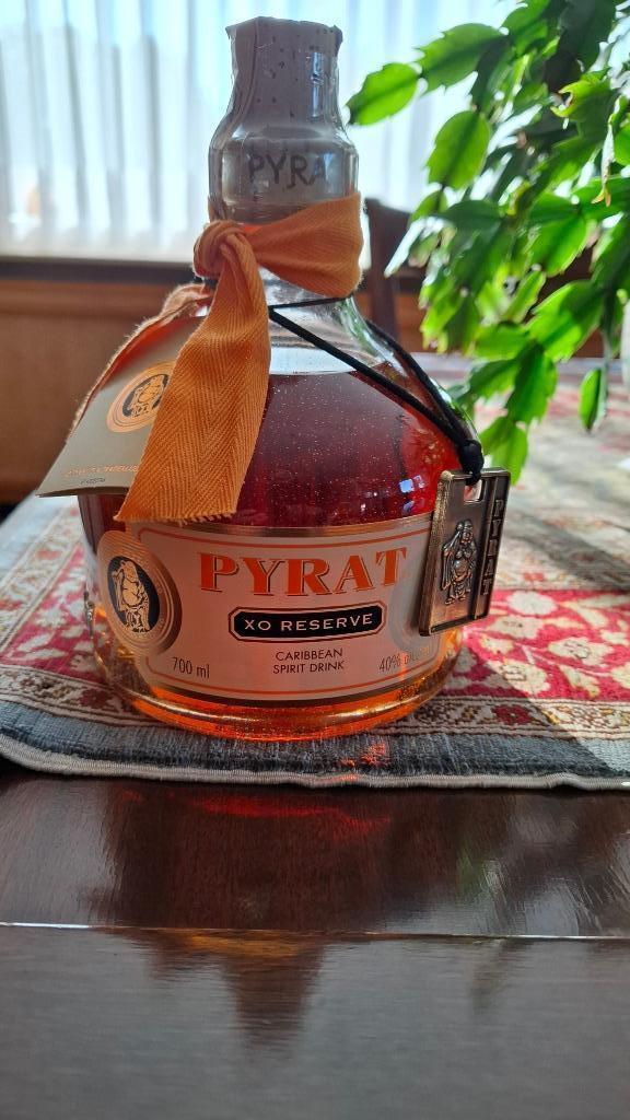 1 fles 0.70cl  pyrat rum XO Reserve 40° ., Divers, Produits alimentaires, Enlèvement