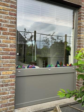 Vast raam pvc, dubbel glas, wit/antraciet (2019) en lamellen beschikbaar voor biedingen