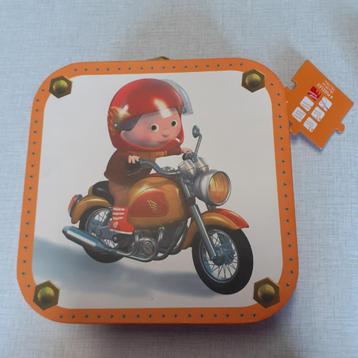 Boîte Puzzle « Garçon à la moto » :