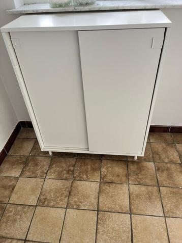 Schoenkast beschikbaar voor biedingen