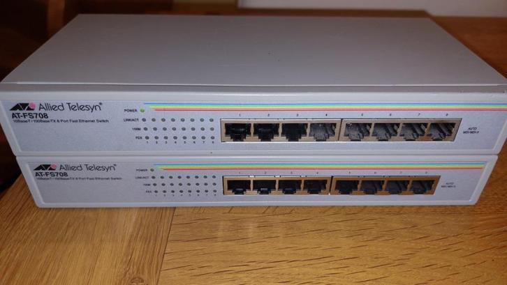 2 Switchs Allied Telesis AT-FS708 (8x10/100Mbps, RJ-45), Computers en Software, Netwerk switches, Gebruikt, Ophalen