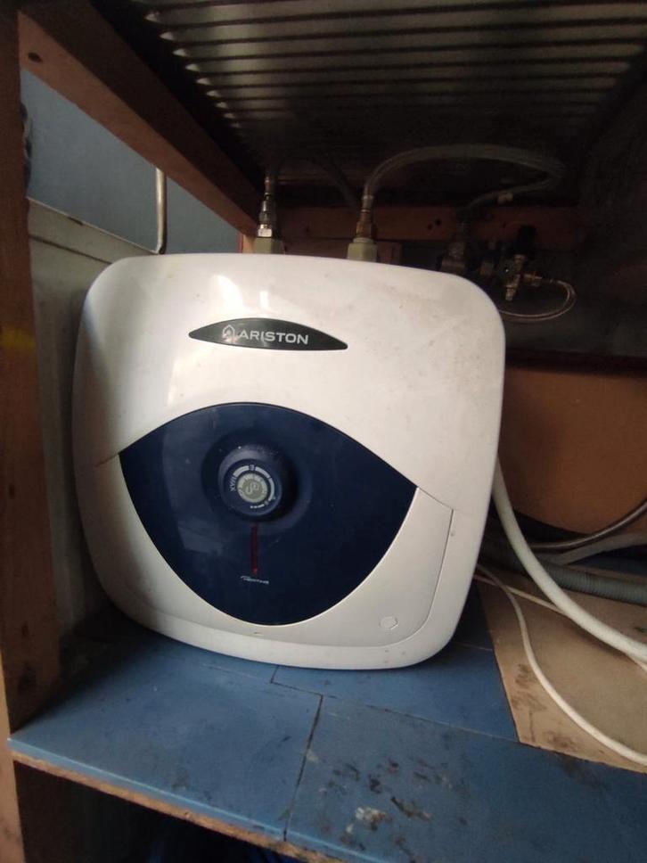 Ariston 15 l blauwe evo rs boiler, Doe-het-zelf en Bouw, Chauffageketels en Boilers, Zo goed als nieuw, Ophalen