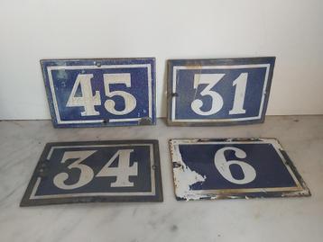 3 oude emaille huisnummers  beschikbaar voor biedingen