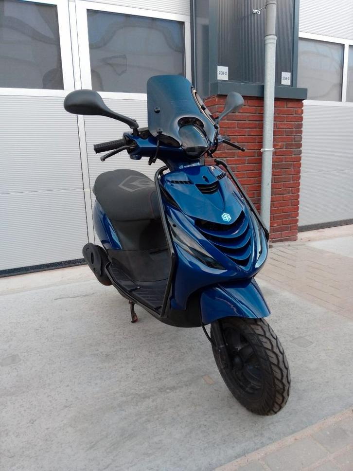 Piaggio Zip 4T Scooter Glans BMW Donkerblauw LED (A-KLASSE), Fietsen en Brommers, Brommers | Overige merken, Zo goed als nieuw
