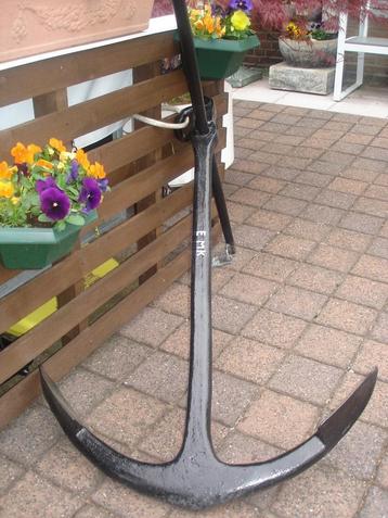Antiek stok anker voor tuin decoratie getekend EMK beschikbaar voor biedingen