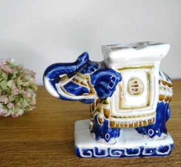 Azië: handmade olifant in keramiek, plantenstaandertje beschikbaar voor biedingen