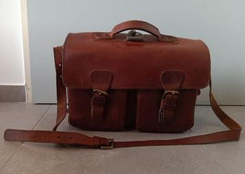 Ruitertas, vintage lederen schooltas beschikbaar voor biedingen