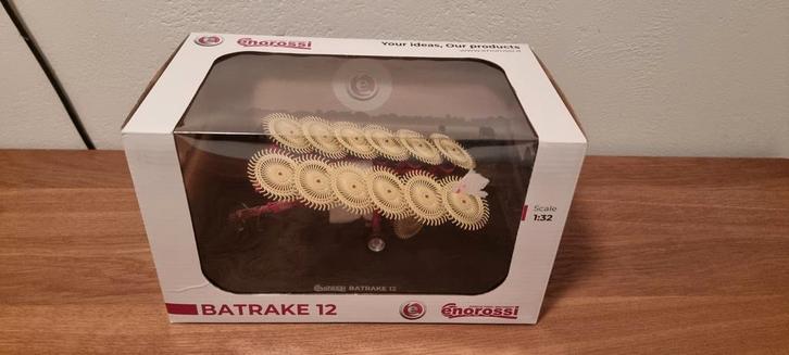 Enorossi Batrake 12 Universal Hobbies, Hobby en Vrije tijd, Modelauto's | 1:32, Nieuw, Tractor of Landbouw, Universal Hobbies