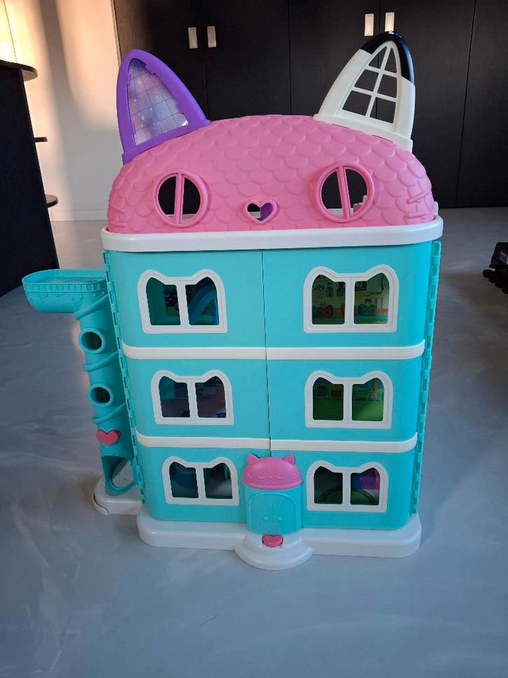 Gabby's dollhouse, Enfants & Bébés, Jouets | Maisons de poupées, Comme neuf, Maison de poupées, Enlèvement
