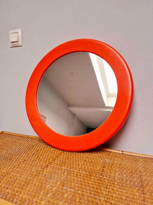 Vintage oranje ronde spiegel, Huis en Inrichting, Woonaccessoires | Spiegels, Zo goed als nieuw, Rond, Ophalen