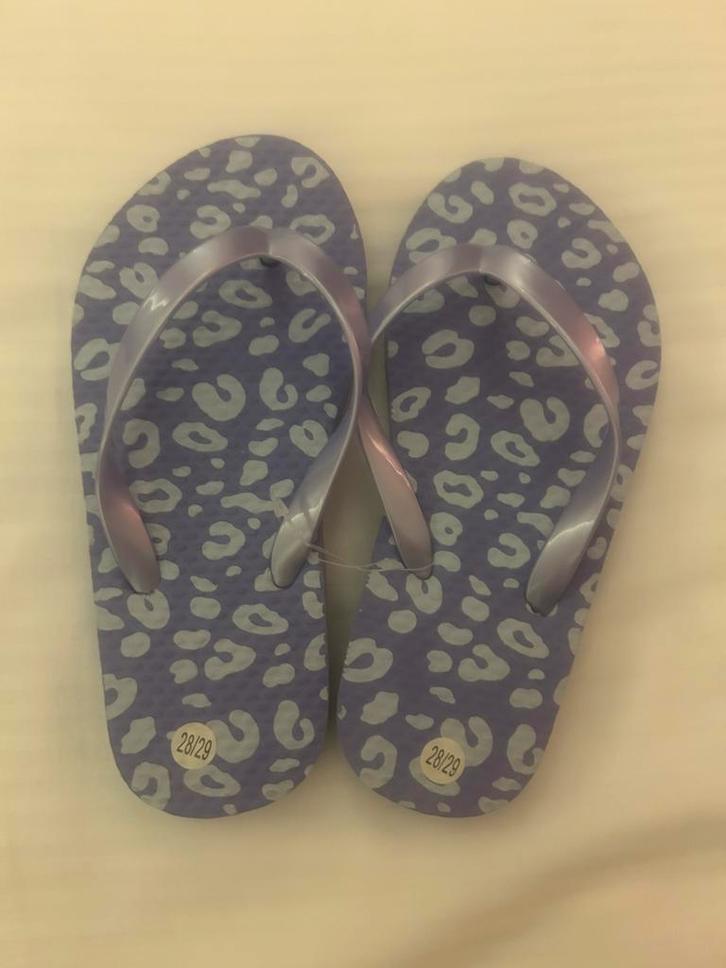 Nieuwe teenslippers voor meisje maat 28-29, Kleding | Dames, Schoenen, Nieuw, Slippers, Ophalen of Verzenden