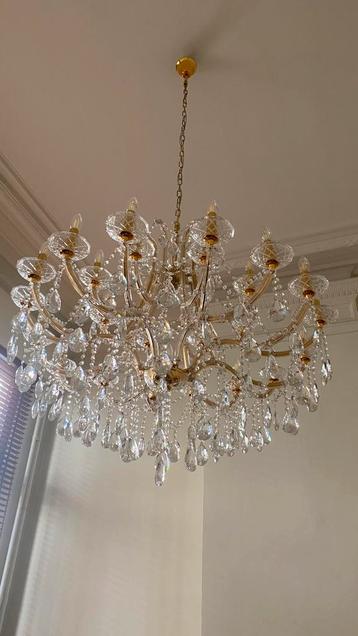 Mooie grote luster beschikbaar voor biedingen