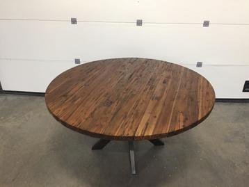 (10) ronde massieve tafel in teak is als nieuw beschikbaar voor biedingen