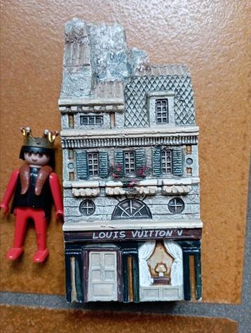 641) Miniatuur huisje Louis Vuitton beschikbaar voor biedingen
