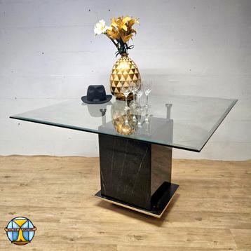 Grote vintage vierkante glazen tafel met zwart marmeren voet beschikbaar voor biedingen