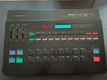 Yamaha RX11 Drum Machine (Japan, 1984) disponible aux enchères