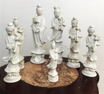 Set wit porseleinen beelden van Guanyin beschikbaar voor biedingen