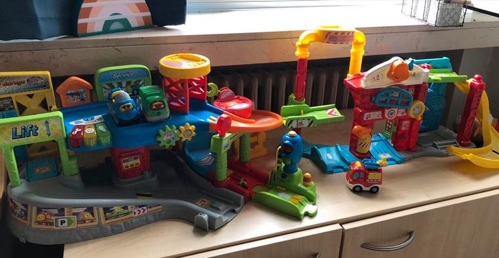 Vtech toet toet auto’s + garage + brandweerkazerne, Kinderen en Baby's, Speelgoed | Vtech, Zo goed als nieuw, Ophalen