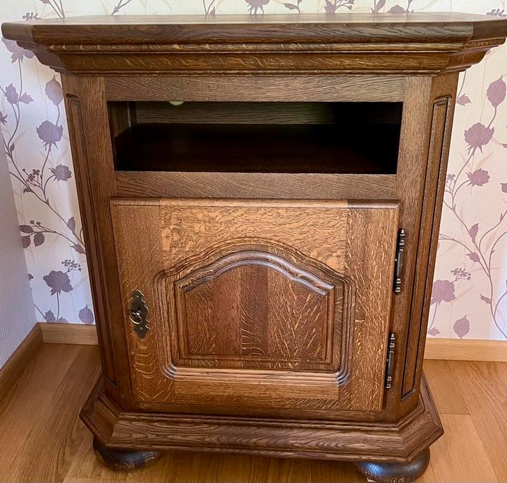 Dressoir/tv-meubel, volledig massief eiken uit 2009, Huis en Inrichting, Kasten |Televisiemeubels, Zo goed als nieuw, Minder dan 100 cm