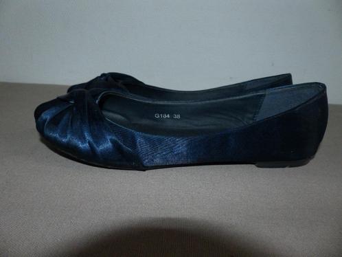 Satijnen blauwe ballerina's - maat 38, Kleding | Dames, Schoenen, Gedragen, Ballerina's, Blauw, Ophalen of Verzenden