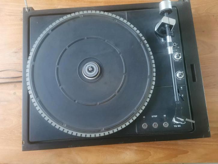 Te koop: Thorens platenspeler TD 104, Audio, Tv en Foto, Platenspelers, Ophalen