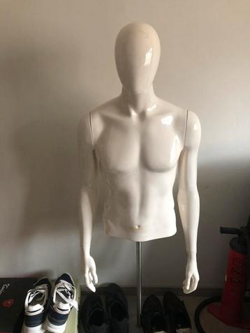 Mannequin homme beschikbaar voor biedingen