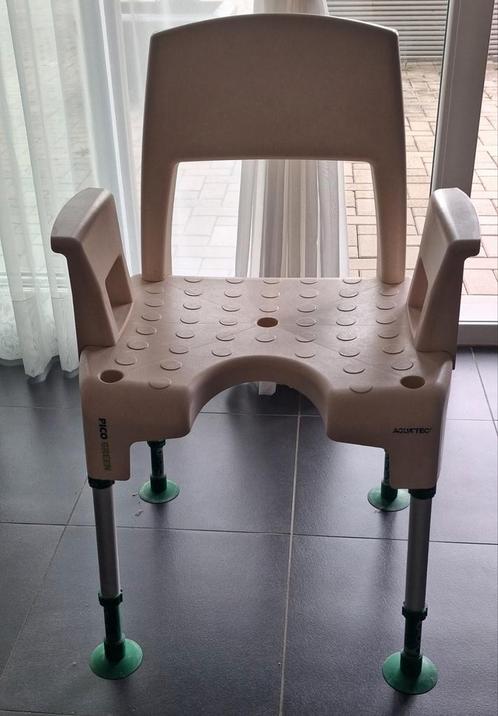 Invacare - Pico Aquatec - Douchestoel met arm- en rugleuning, Diversen, Verpleegmiddelen, Gebruikt, Ophalen