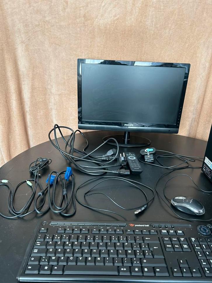 Packard Bell volledige pc + Philips-scherm, Computers en Software, Desktop Pc's, Zo goed als nieuw, Ophalen of Verzenden
