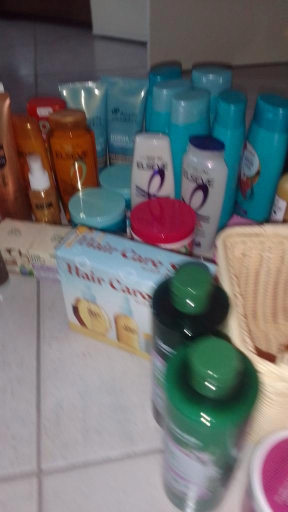 Lots de champoings et soins cheveux, Handtassen en Accessoires, Uiterlijk | Haarverzorging, Zo goed als nieuw, Haarverzorger of -hersteller