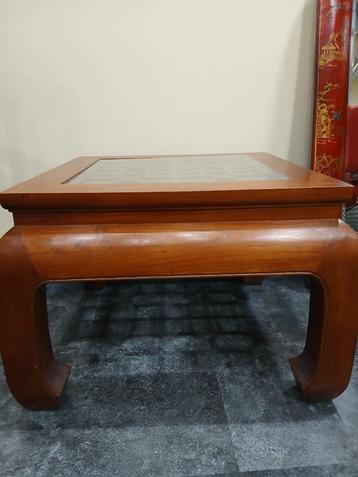 Table en bois beschikbaar voor biedingen