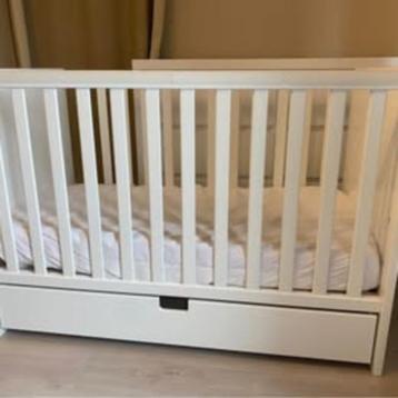 Lit bébé Sauthon City 60x120cm avec tiroir, matelas et drap, Sommier à lattes, Moins de 70 cm, Enlèvement, Utilisé