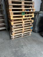 Gemengde houten pallets van verschillende afmetingen