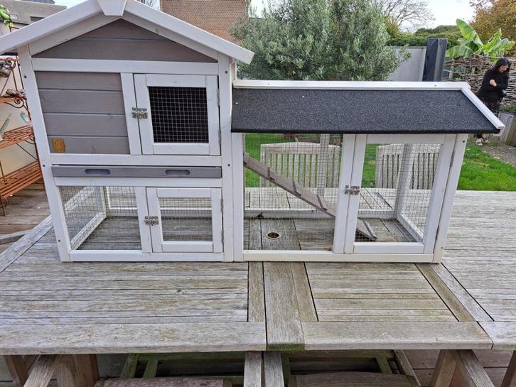 Konijnenhok Avoriaz (147 x 53 x 85 cm)., Dieren en Toebehoren, Knaagdieren en Konijnen | Hokken en Kooien, Zo goed als nieuw, Kooi