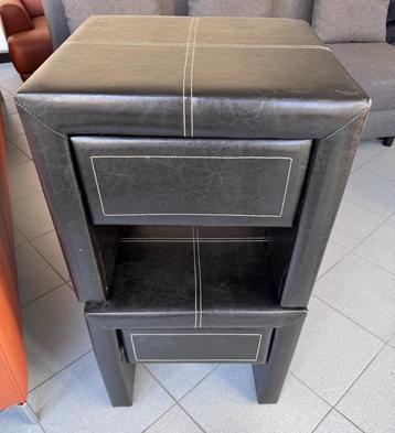 Table chevet ou table de nuit 2 pièces beschikbaar voor biedingen