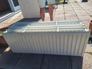 Radiator met muurbevestiging beschikbaar voor biedingen