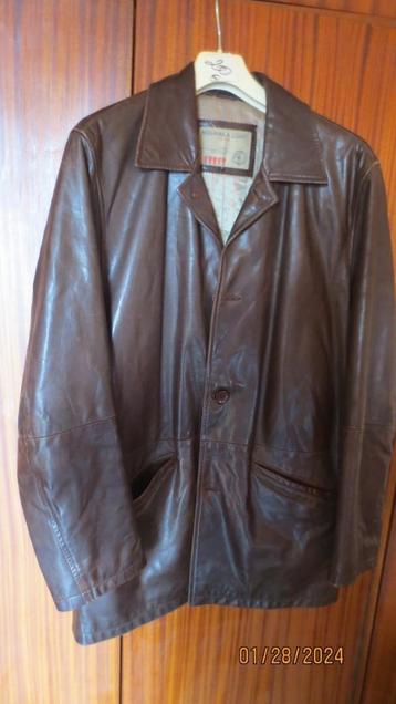 Belle veste en cuir beschikbaar voor biedingen