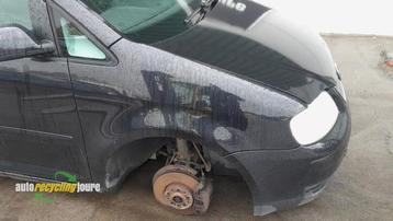 Scherm rechts-voor van een Volkswagen Touran (LC9Z) beschikbaar voor biedingen