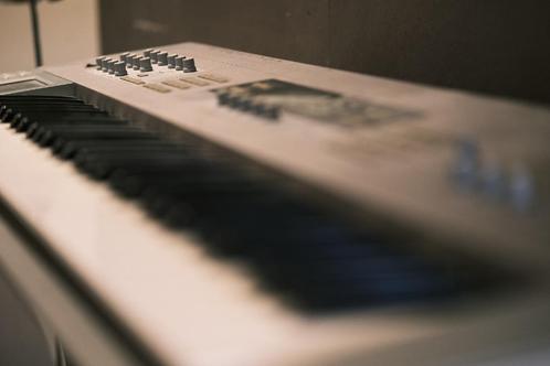 Korg Z1 – Legendarische fysieke modeling synthesizer 61 keys, Muziek en Instrumenten, Synthesizers, Gebruikt, 61 toetsen, Korg