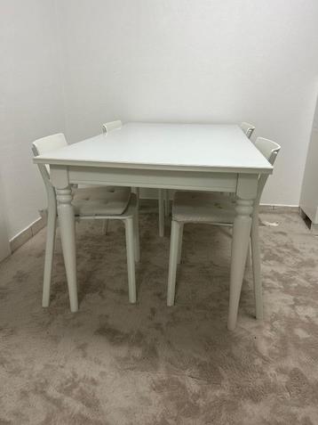 Eettafel beschikbaar voor biedingen