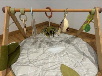 Speelboog hout tiny love - prima staat beschikbaar voor biedingen