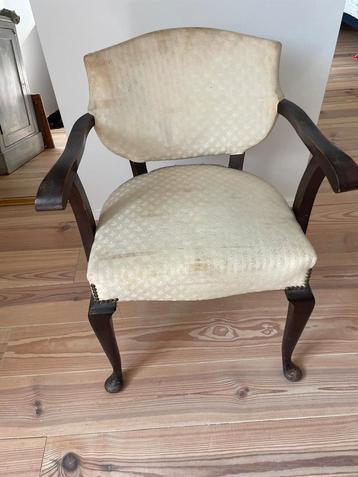 Chaise ancienne beschikbaar voor biedingen