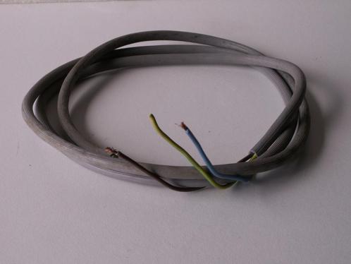 Elektrische kabel, driedraad, lengte 2 meter., Doe-het-zelf en Bouw, Elektriciteit en Kabels, Zo goed als nieuw, Kabel of Snoer