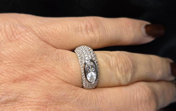 Belle bague en argent avec zircones diamantées. 2026/101, Bijoux, Sacs & Beauté, Bagues, Neuf, Femme, 17 à 18, Argent, Argent