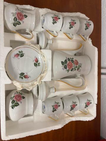 Vintage theeservies Porcelan Zajecar beschikbaar voor biedingen