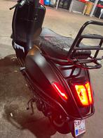 Vespa sprint, Fietsen en Brommers, Ophalen, Zo goed als nieuw, Benzine, 50 cc