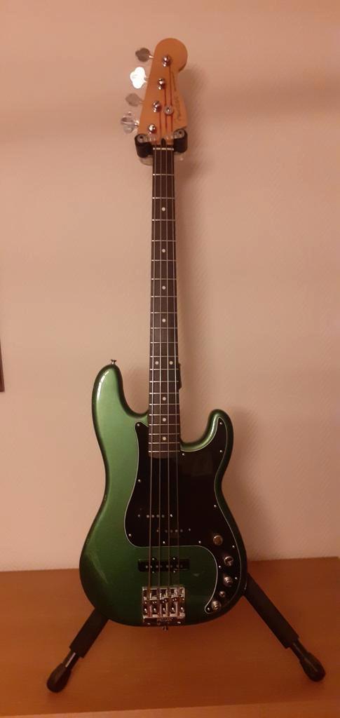 Fender Player II gemodificeerde Precision bass groen, Muziek en Instrumenten, Snaarinstrumenten | Gitaren | Bas, Zo goed als nieuw