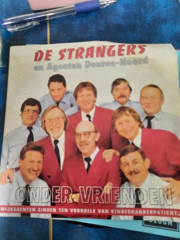 Single The Strangers and Agents Deurne-Noord, Enlèvement ou Envoi, Utilisé, En néerlandais, Single