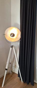 Staanlamp design wit/zilver, Huis en Inrichting, Lampen | Vloerlampen, Metaal, 150 tot 200 cm, Zo goed als nieuw, Scandinavisch design industrial