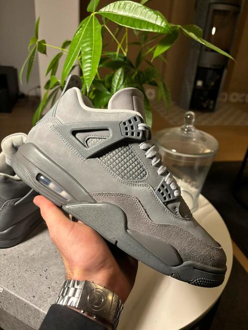 Jordanië 4 Olympische Spelen in Parijs Wett Cement 45, Kleding | Heren, Schoenen, Nieuw, Sneakers, Overige kleuren, Ophalen of Verzenden